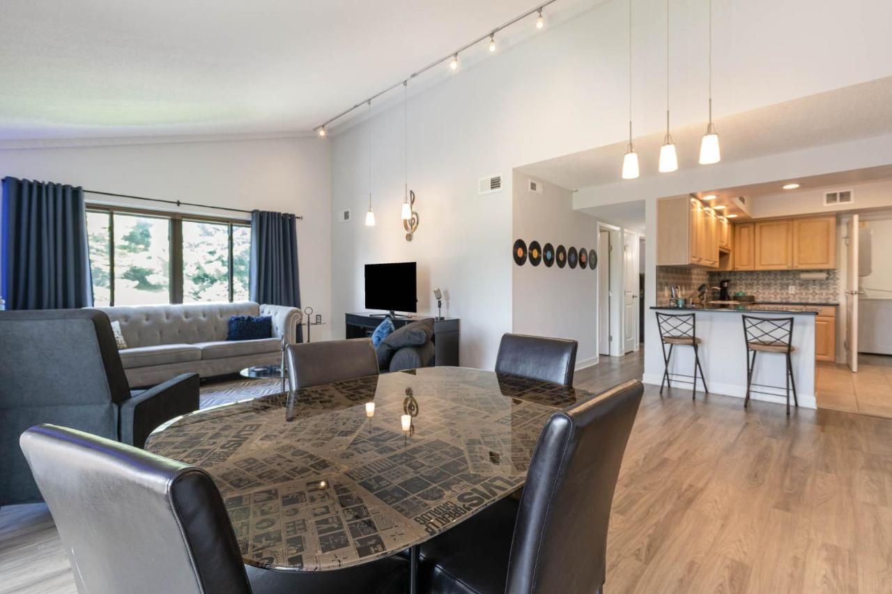 Large, Stunning Elvis Themed Condo,10 Min From Cvg Florence Luaran gambar