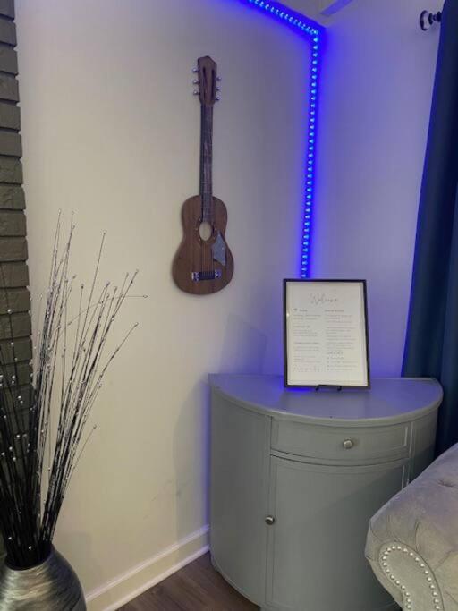 Large, Stunning Elvis Themed Condo,10 Min From Cvg Florence Luaran gambar