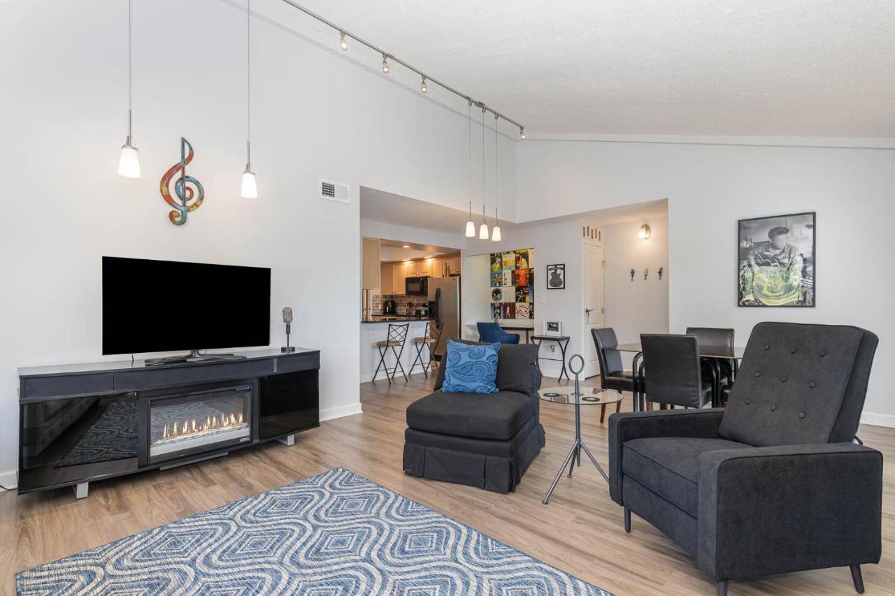 Large, Stunning Elvis Themed Condo,10 Min From Cvg Florence Luaran gambar