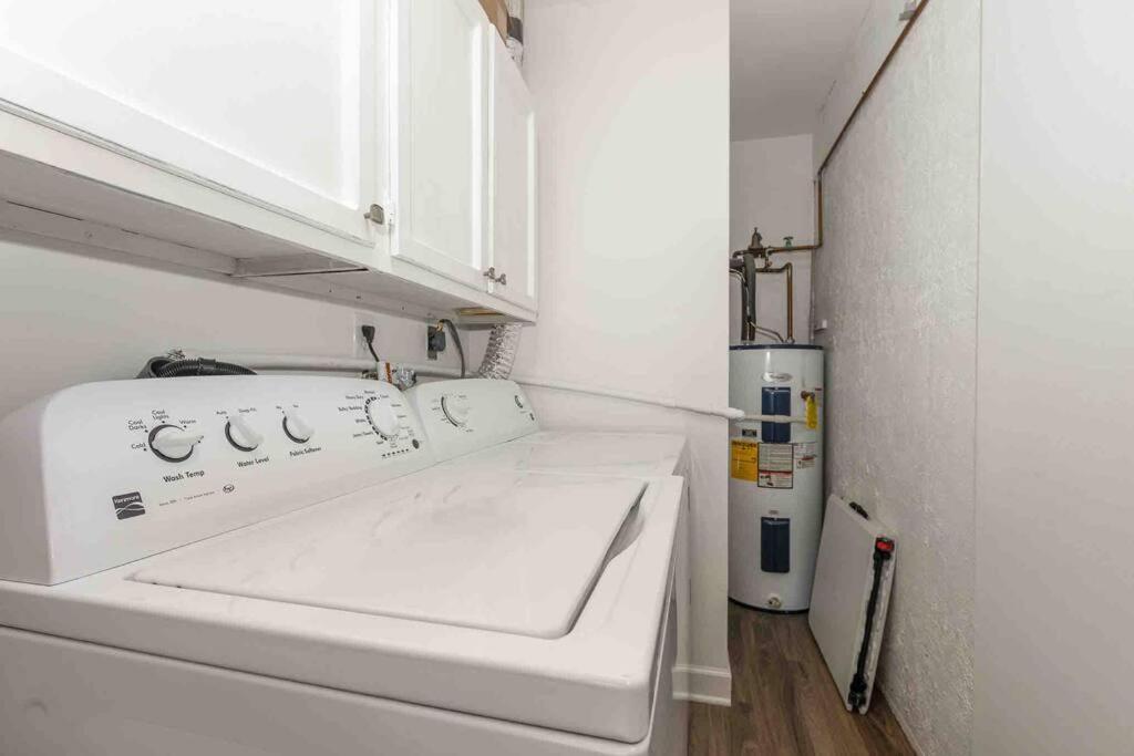 Large, Stunning Elvis Themed Condo,10 Min From Cvg Florence Luaran gambar